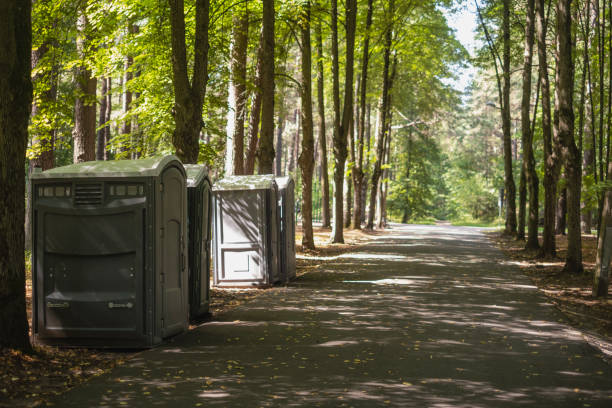 Best Porta potty rental near me  in Indnola, IA